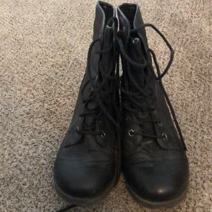 Women’s black boots, condition good, size 7.5